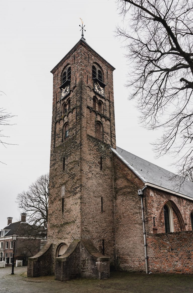 Engelmunduskerk voorkant toren
